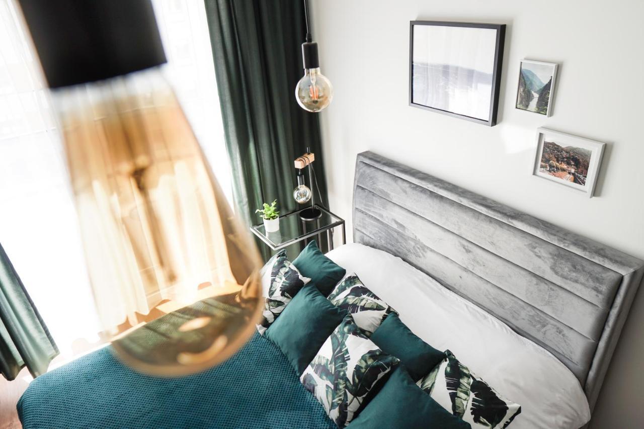 Vizzit Us Premium Apartments Варшава Екстериор снимка