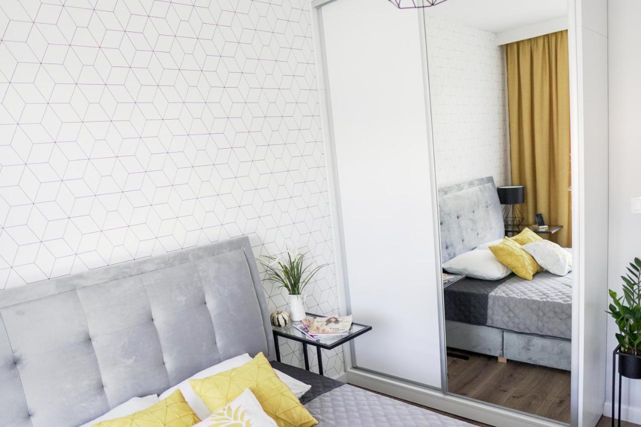 Vizzit Us Premium Apartments Варшава Екстериор снимка