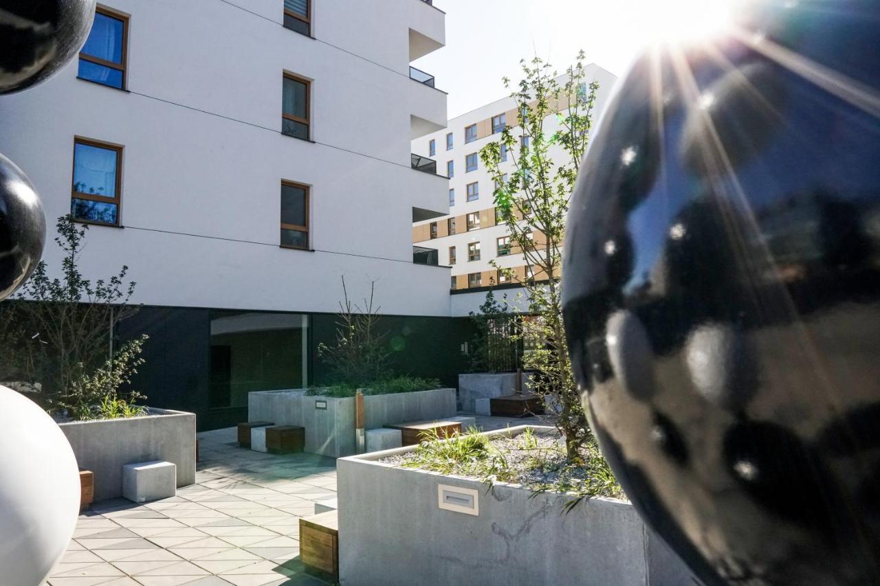 Vizzit Us Premium Apartments Варшава Екстериор снимка