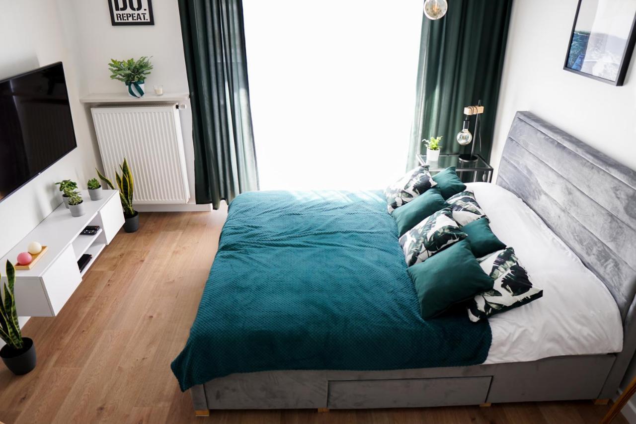 Vizzit Us Premium Apartments Варшава Екстериор снимка