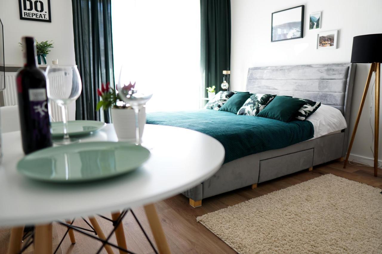 Vizzit Us Premium Apartments Варшава Екстериор снимка